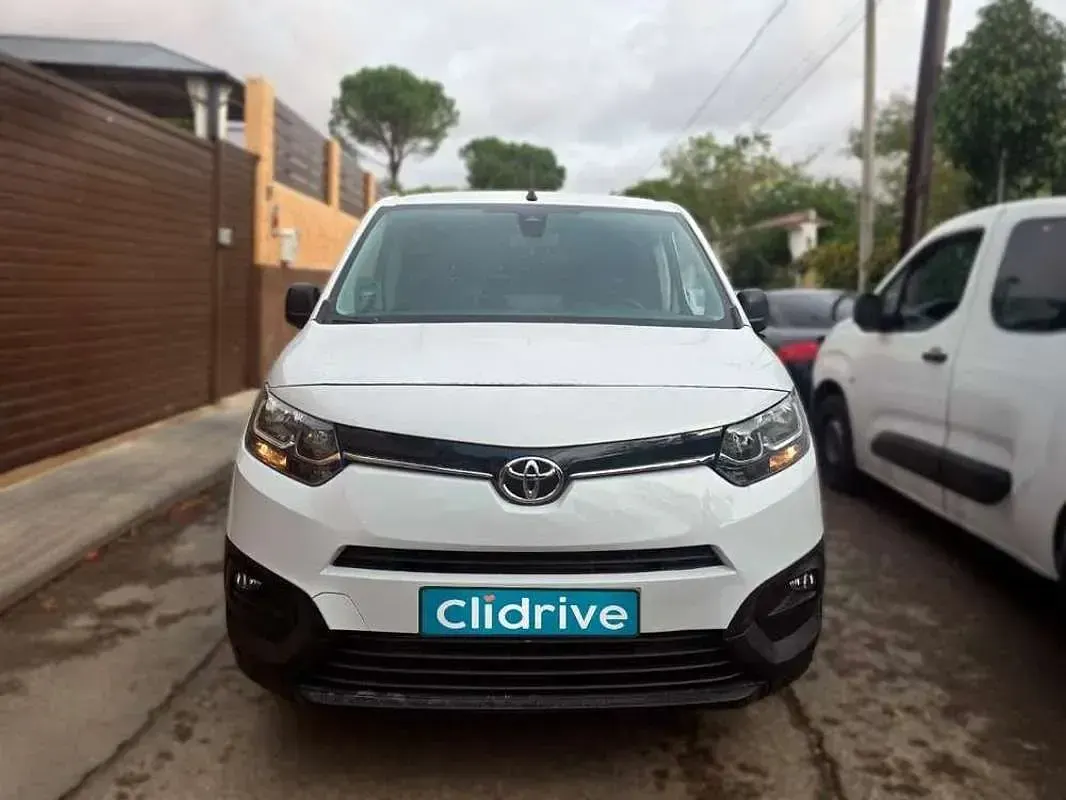 Usado Toyota Proace City City 102 CV (75 kW) 2024 Blanco Monovolumen