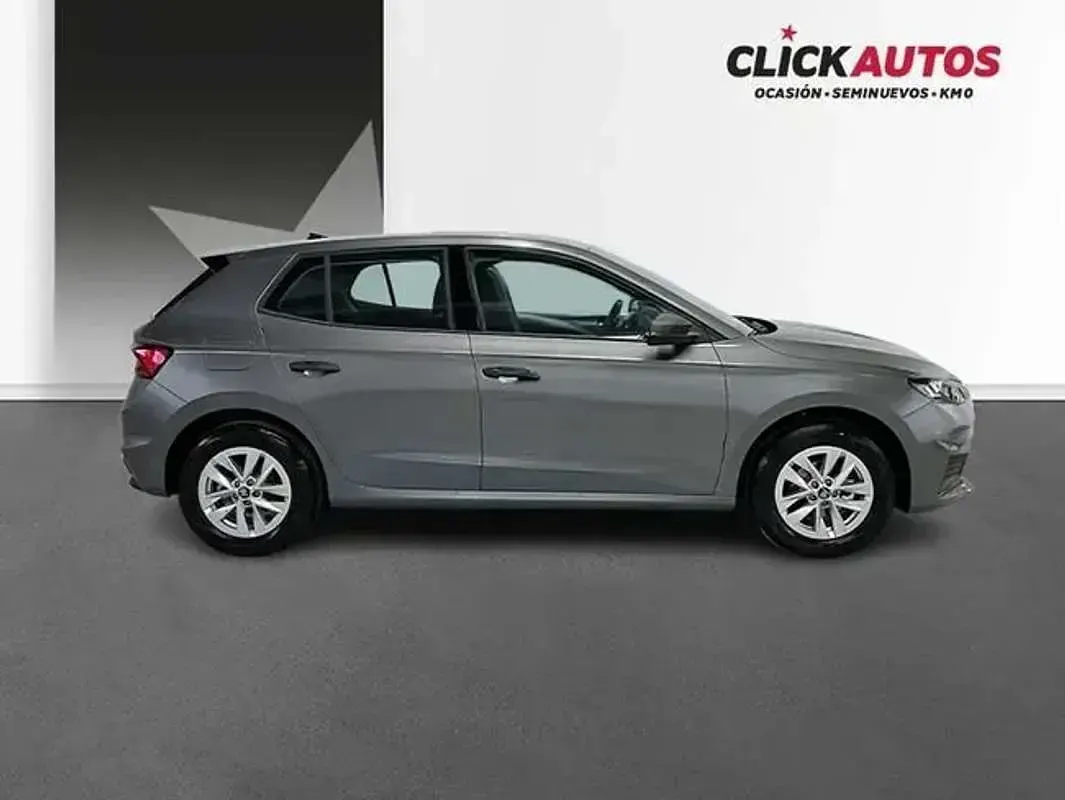 Usado Skoda Fabia Essence 95 CV (69 kW) 2025 Gris Utilitario