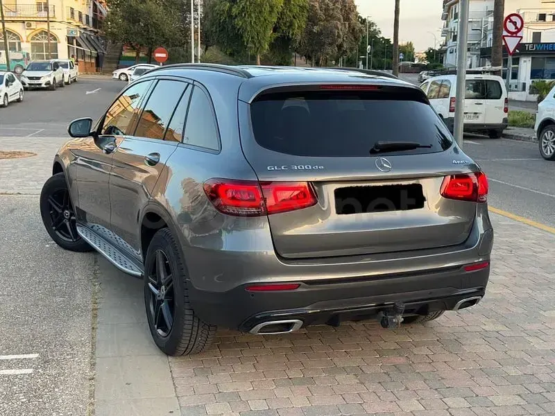 Usado Mercedes GLC300e 306 CV (225 kW) 2020 Gris / plata SUV