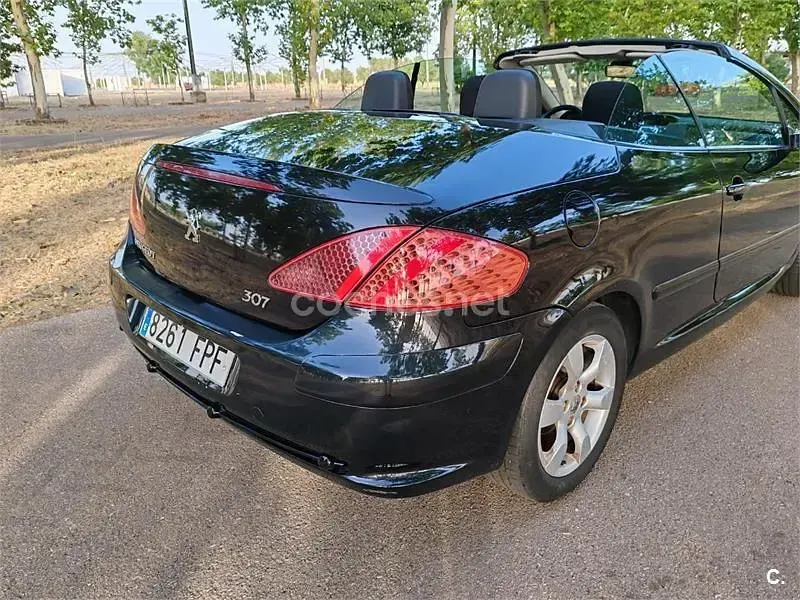 Usado Peugeot 307 CC 110 CV (80 kW) 2007 Negro Descapotable