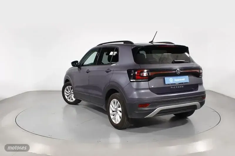 Usado VW T-Cross Advance 110 CV (80 kW) 2022 Gris SUV