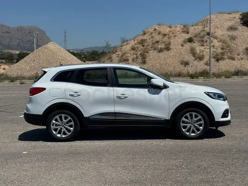 Usado Renault Kadjar LIMITED 140 CV (102 kW) 2021 Blanco SUV