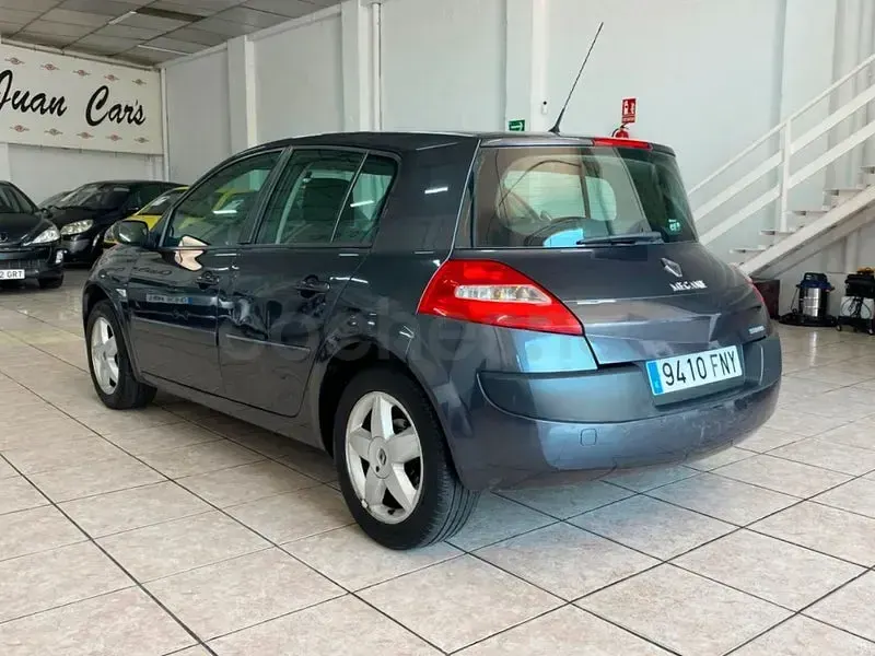 Usado Renault Mégane II Expression 110 CV (80 kW) 2007 Gris / plata Berlina