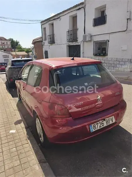 Usado Peugeot 307 110 CV (80 kW) 2001 Rojo Utilitario