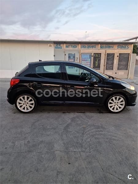 Usado Peugeot 207 90 CV (66 kW) 2007 Negro Berlina
