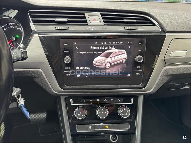 Usado VW Touran Advance 150 CV (110 kW) 2017 Gris / plata Monovolumen