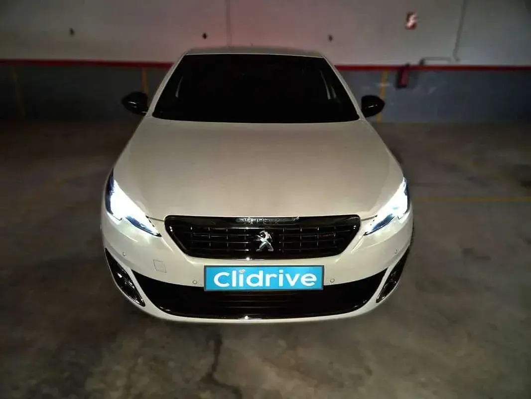 Usado Peugeot 308 GT-line 131 CV (96 kW) 2016 Blanco Utilitario