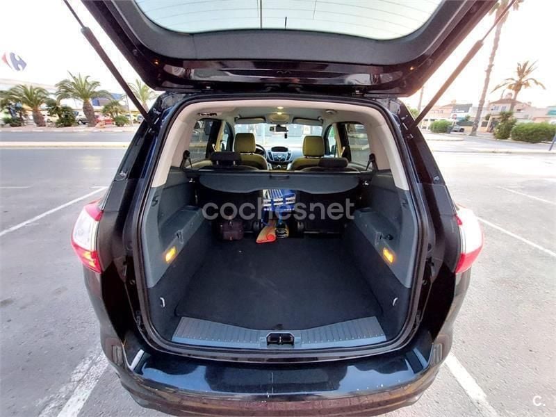 Usado Ford Grand C-Max Titanium 140 CV (102 kW) 2011 Gris / plata Monovolumen