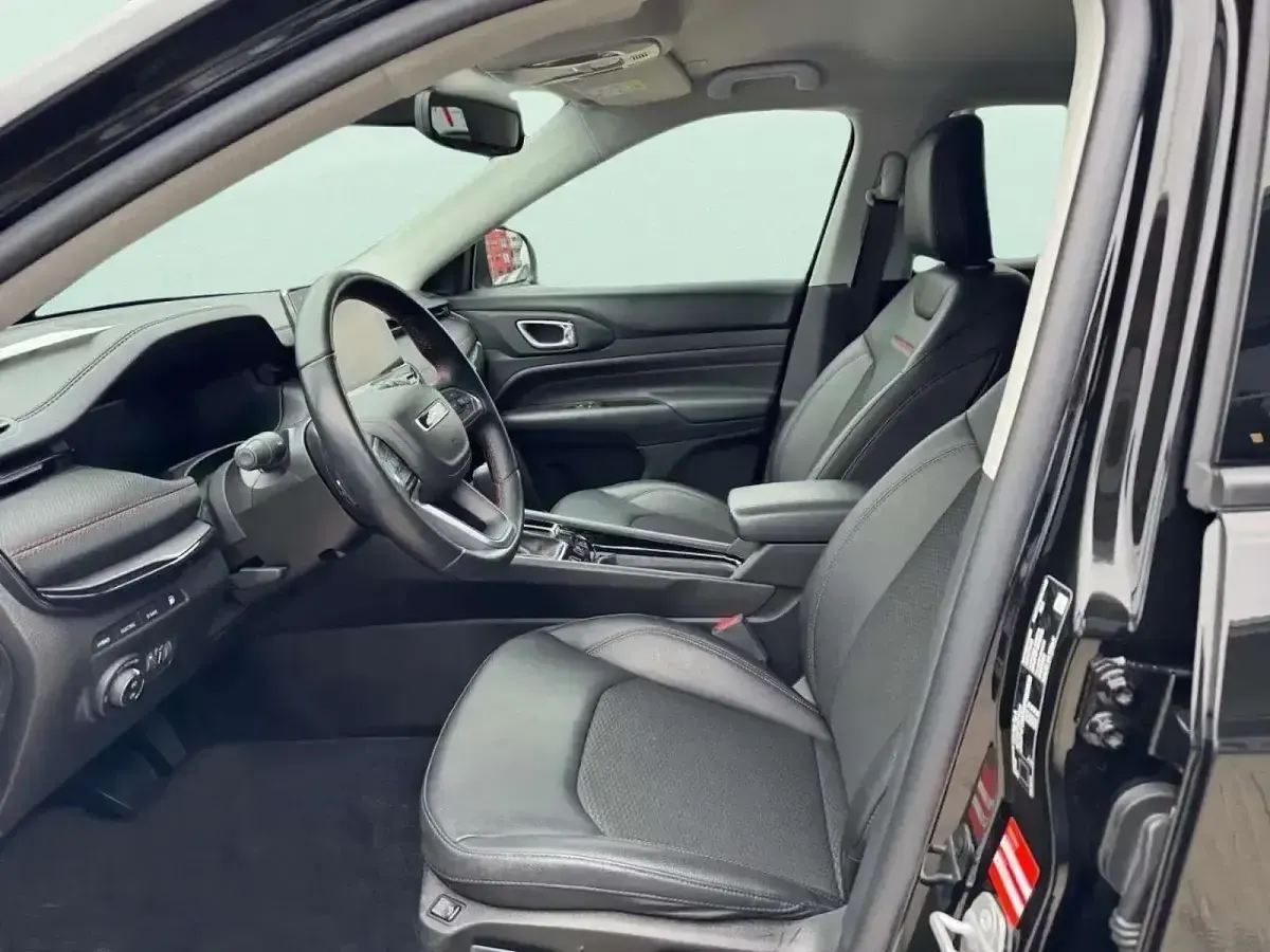 Usado Jeep Compass Trailhawk 240 CV (176 kW) 2022 Negro SUV