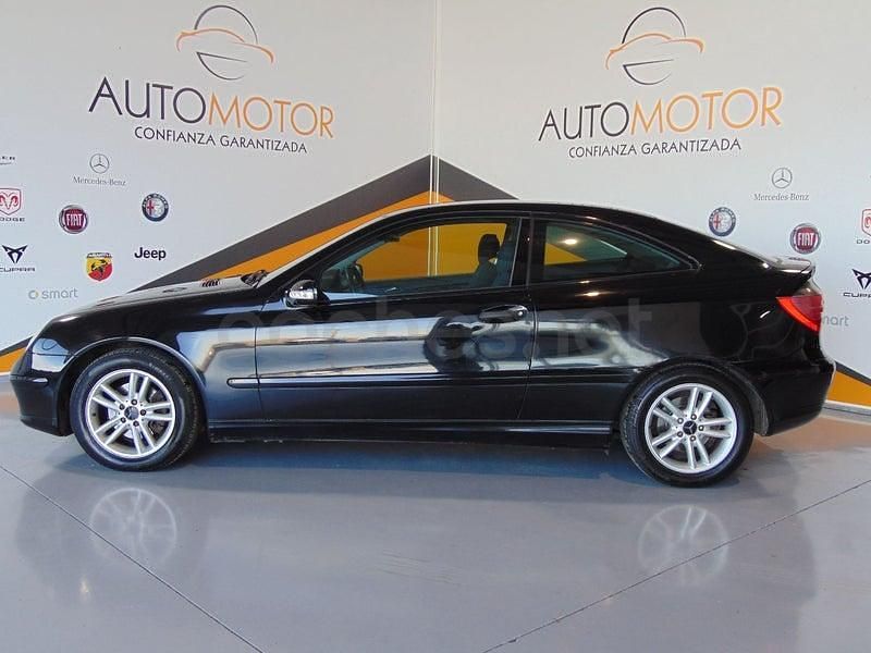 Usado Mercedes C180 143 CV (105 kW) 2003 Negro Berlina