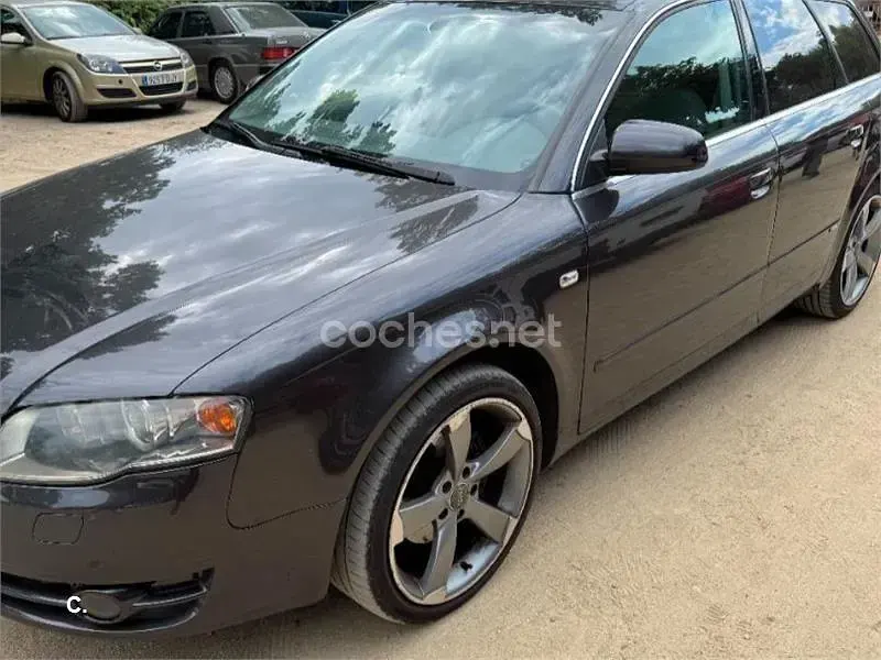 Usado Audi A4 140 CV (102 kW) 2007 Gris / plata Familiar