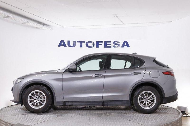 Usado Alfa Romeo Stelvio 163 CV (119 kW) 2019 Gris platino SUV