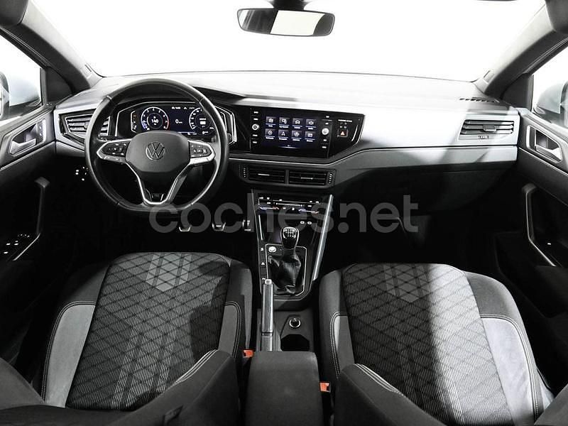 Usado VW Taigo R-line 110 CV (80 kW) 2023 Gris / plata SUV