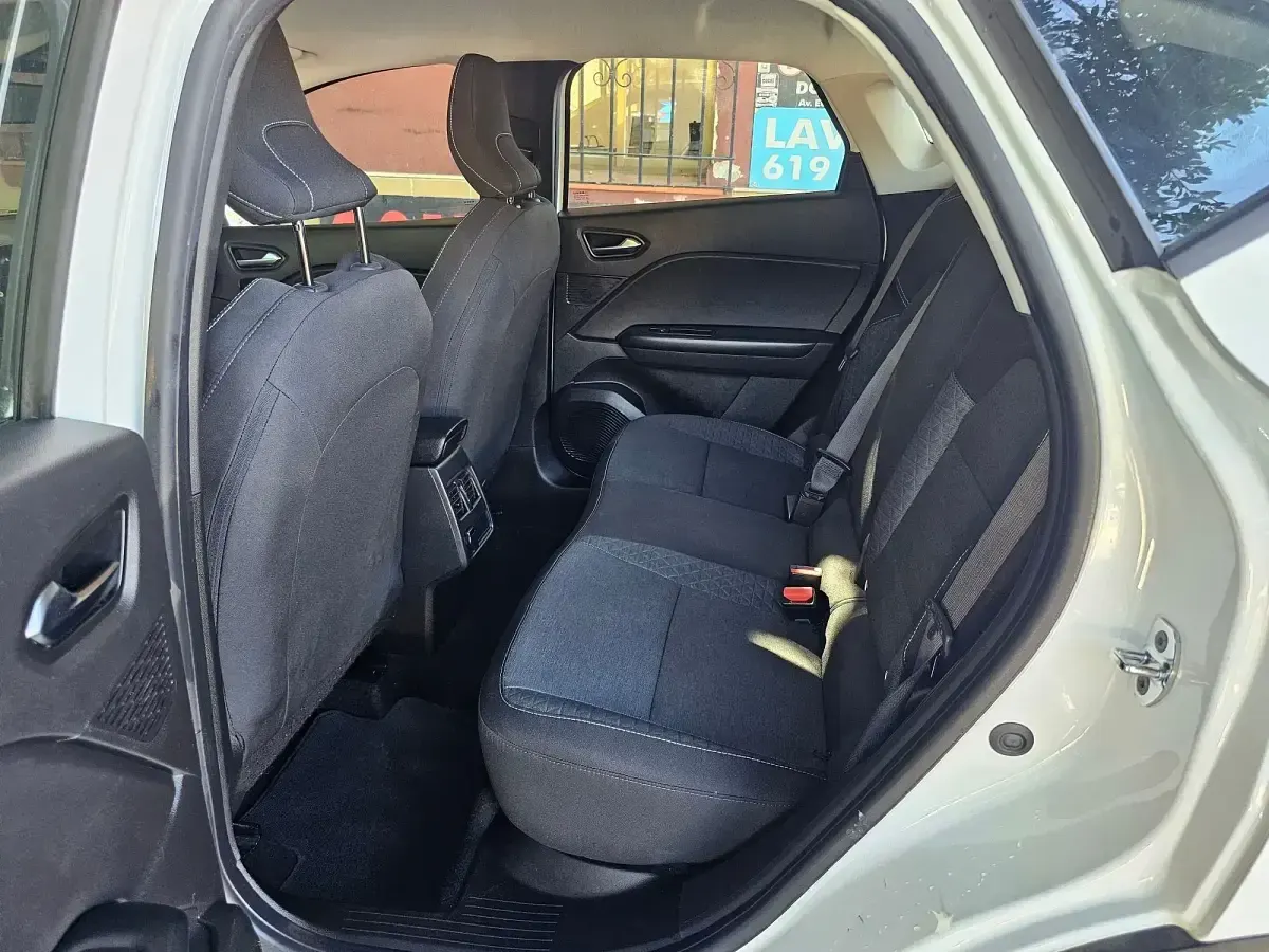 Usado Renault Captur Evolution 100 CV (73 kW) 2022 Blanco SUV