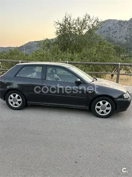 Usado Audi A3 Ambiente 125 CV (91 kW) 1998 Negro Utilitario