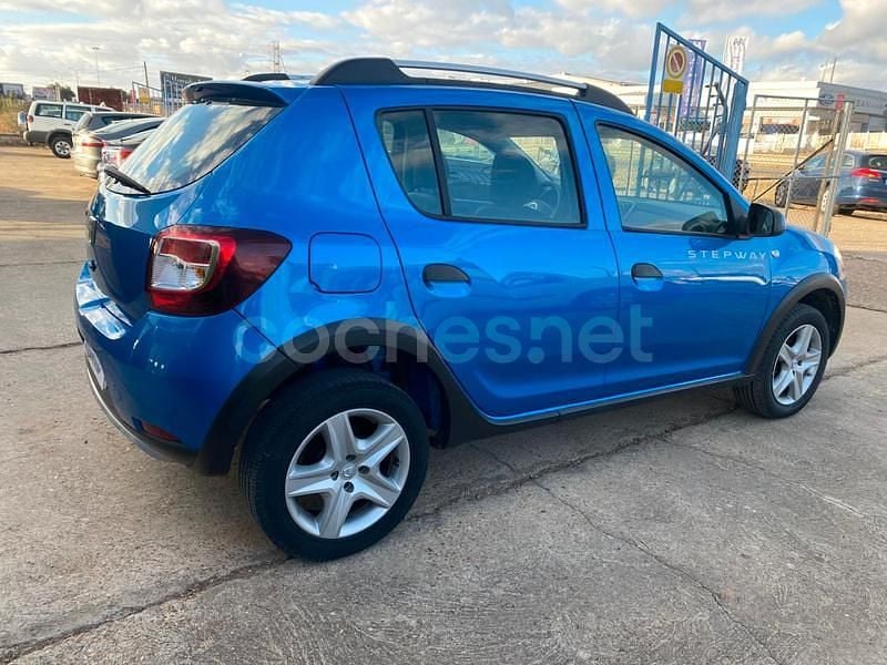 Usado Dacia Sandero Stepway 90 CV (66 kW) 2015 Azul Utilitario