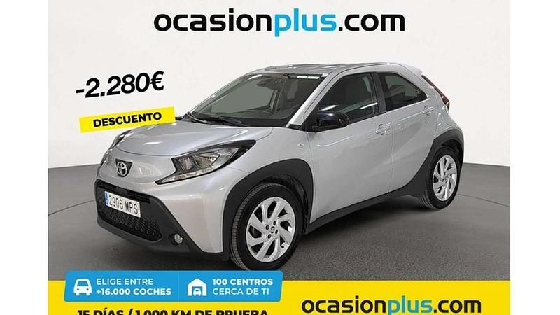 Gris Usado 2024 Toyota Aygo Play Utilitario | 12.910 € (Precio justo) - Imagen 1/4