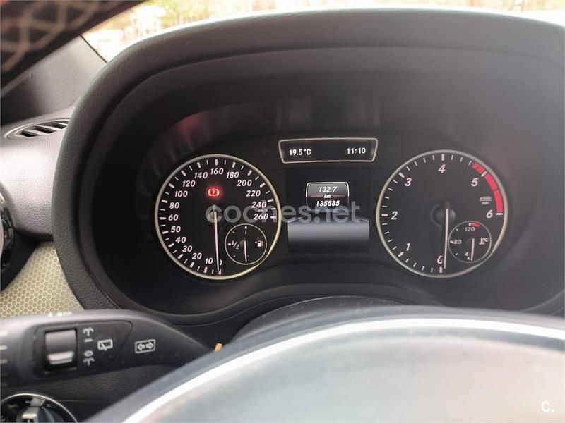 Usado Mercedes B180 109 CV (80 kW) 2014 Negro Monovolumen