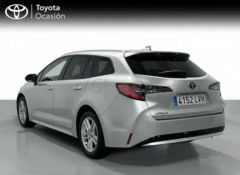 Usado Toyota Corolla Active 122 CV (89 kW) 2021 Gris / plata Familiar