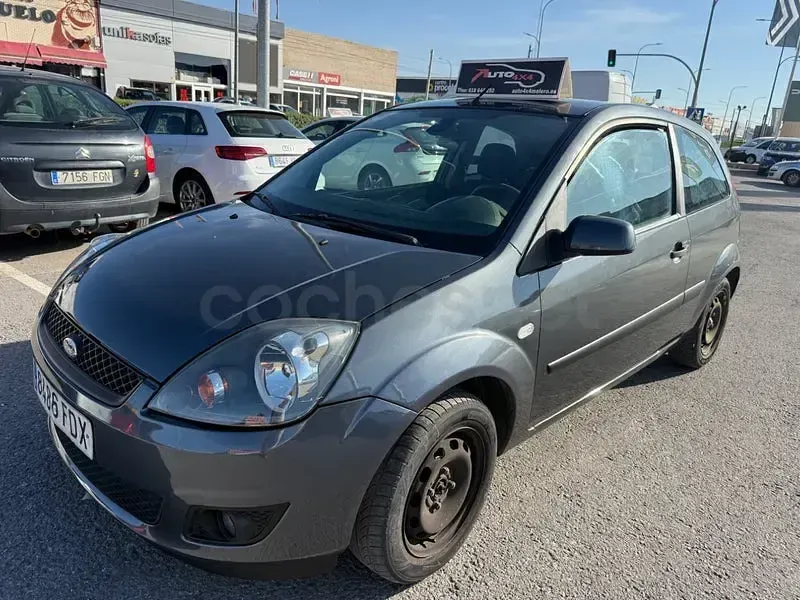 Usado Ford Fiesta Ambiente 68 CV (50 kW) 2007 Gris / plata Utilitario