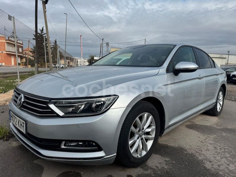 Gris / plata Usado 2018 VW Passat Advance Berlina | 15.999 € (Precio justo) - Imagen 1/4