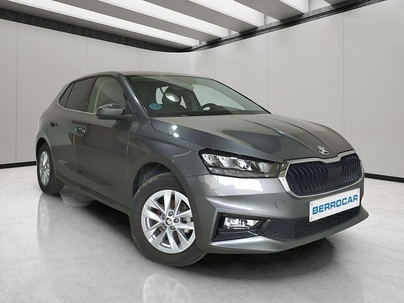 Gris Usado 2024 Skoda Fabia Selection Berlina | 16.990 € (Precio justo) - Imagen 1/4