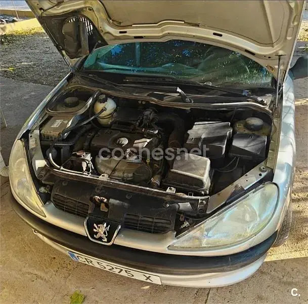 Usado Peugeot 206 75 CV (55 kW) 2000 Gris / plata Berlina