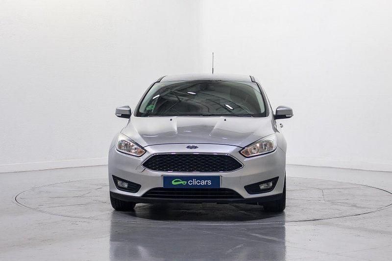 Usado Ford Focus Trend+ 125 CV (91 kW) 2018 Gris Berlina