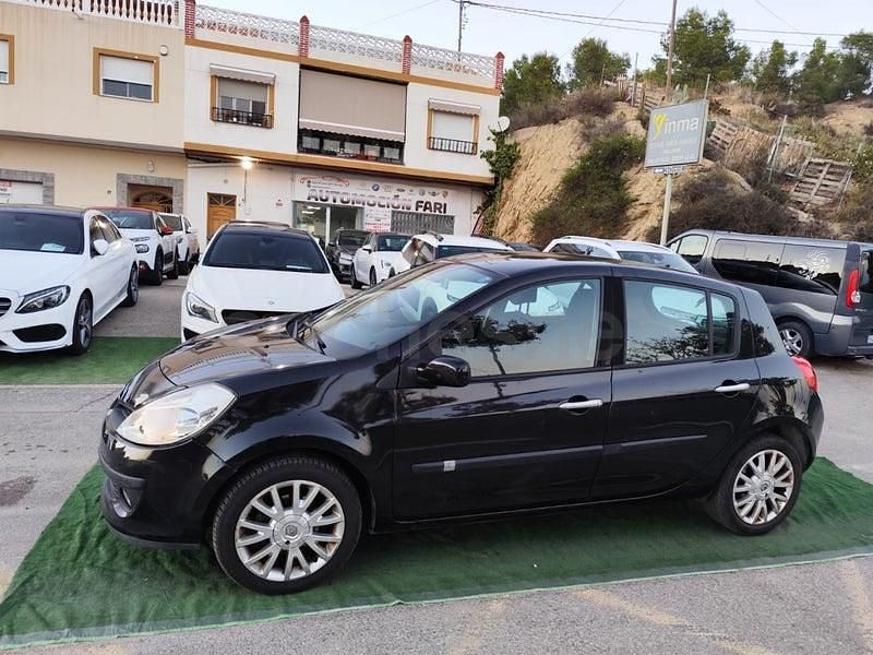 Usado Renault Clio II Authentique 70 CV (51 kW) 2007 Negro Berlina