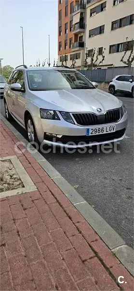 Usado Skoda Octavia G-TEC Ambition 131 CV (96 kW) 2020 Gris / plata Familiar