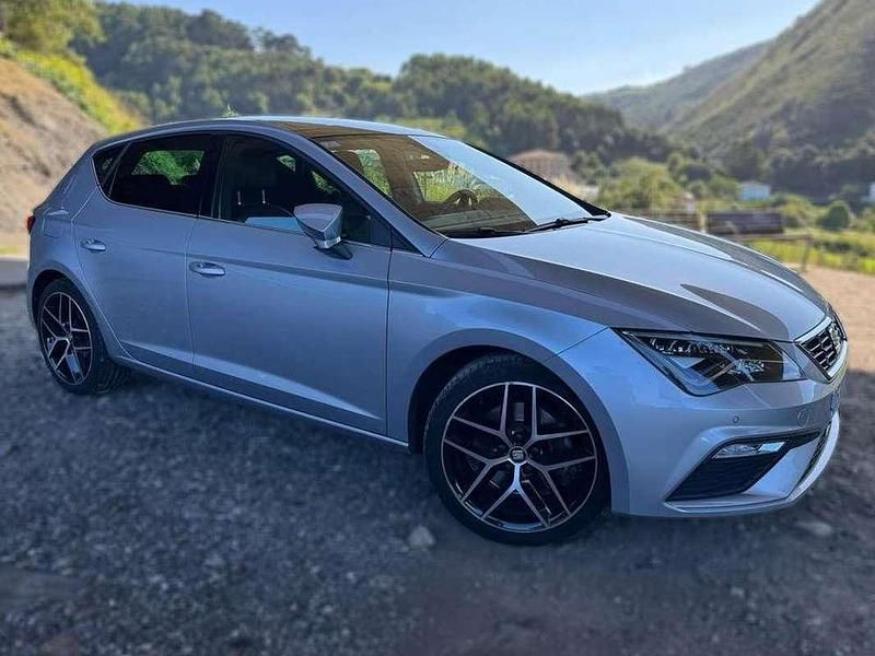 Usado Seat Leon FR 150 CV (110 kW) 2020 Gris Utilitario