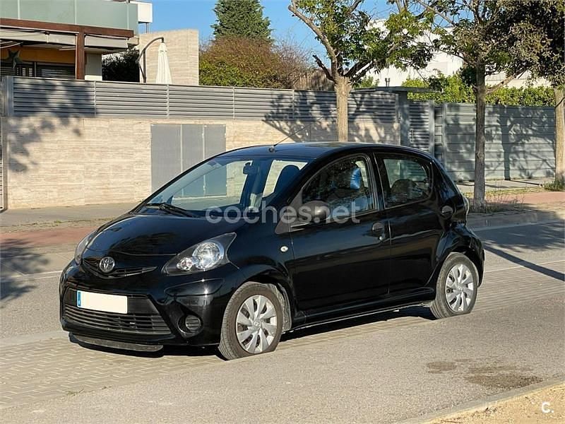 Negro Usado 2014 Toyota Aygo City Utilitario | 5800 € (Precio justo) - Imagen 1/4
