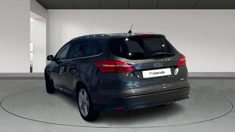 Usado Ford Focus Titanium 125 CV (91 kW) 2017 Gris Utilitario