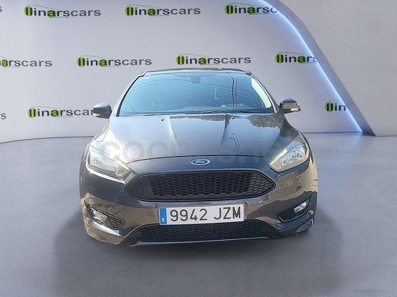 Usado Ford Focus ST-Line 125 CV (91 kW) 2017 Gris / plata Berlina