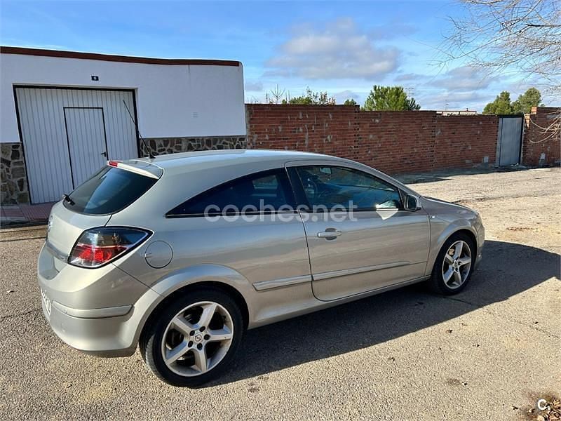 Usado Opel Astra GTC Sport 100 CV (73 kW) 2007 Gris / plata Berlina