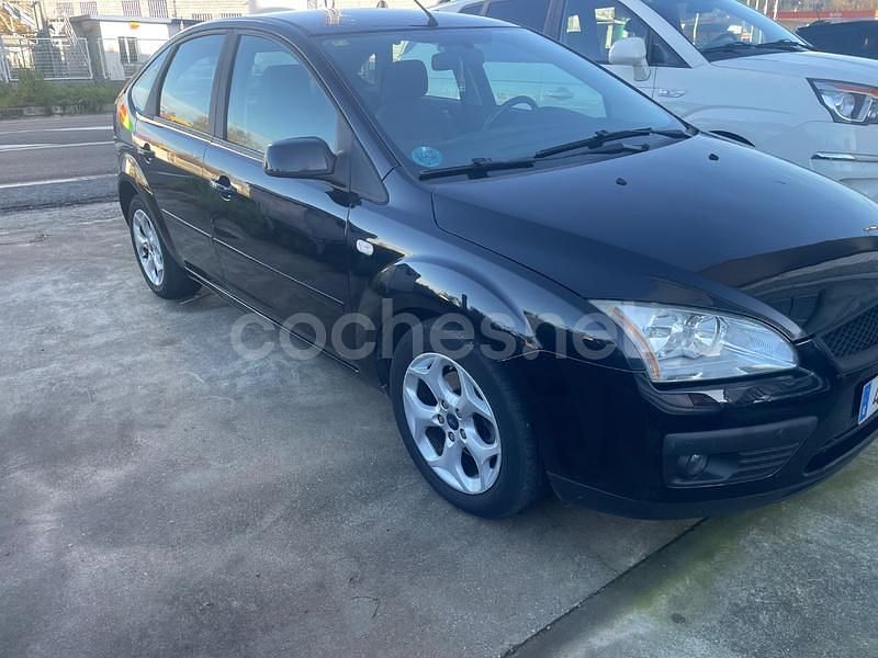 Usado Ford Focus Trend 115 CV (84 kW) 2006 Negro Berlina