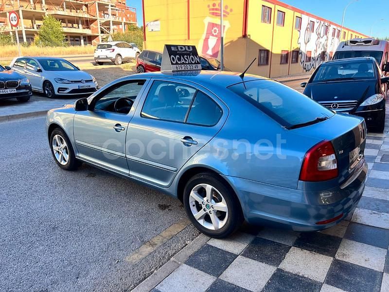 Usado Skoda Octavia Family 105 CV (77 kW) 2011 Azul Berlina