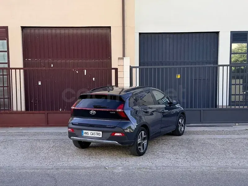 Usado Hyundai Bayon Style 120 CV (88 kW) 2022 Gris / plata SUV