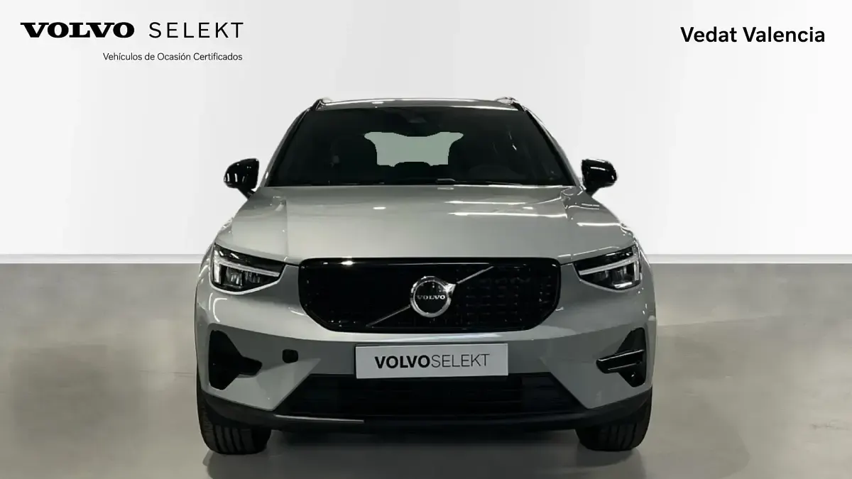 Uusi Volvo XC40 Plus 163 HP (119 kW) 2026 Otro Katumaasturi