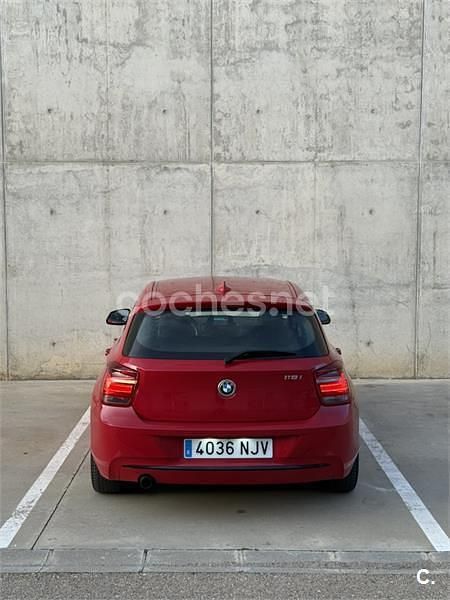 Usado BMW 118 Sport Line 170 CV (125 kW) 2012 Rojo Utilitario