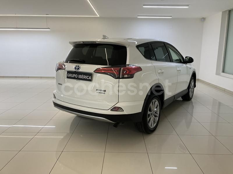 Usado Toyota RAV4 Hybrid Advance 197 CV (144 kW) 2018 Blanco SUV