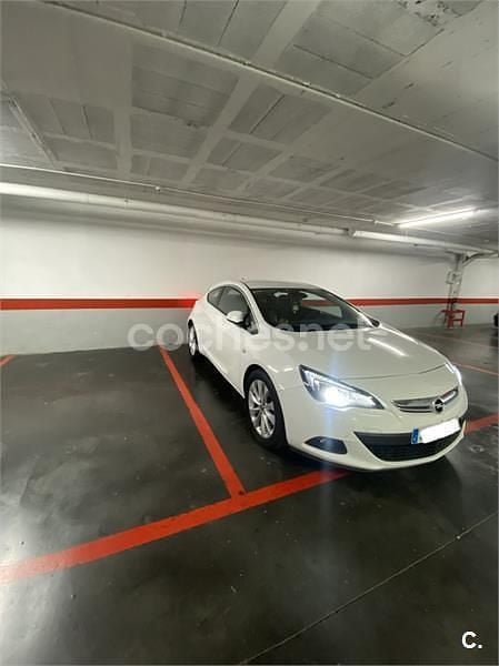 Usado Opel Astra GTC Sportive 165 CV (121 kW) 2015 Blanco Berlina