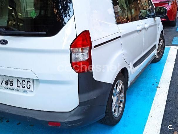 Usado Ford Tourneo Courier Trend 100 CV (73 kW) 2019 Blanco Monovolumen