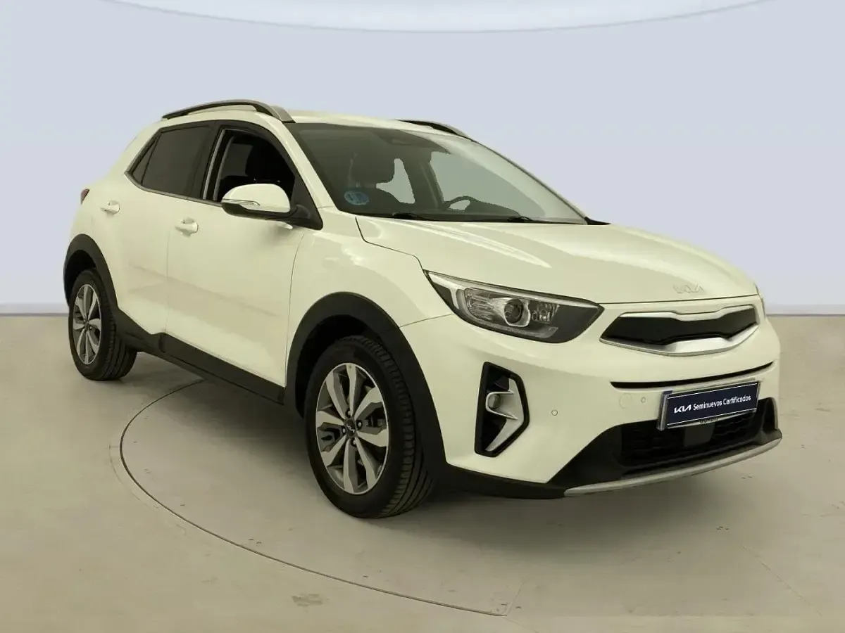 Usado Kia Stonic 101 CV (74 kW) 2024 Blanco SUV