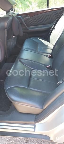 Usado Mercedes E320 Elegance 220 CV (161 kW) 1995 Gris / plata Berlina
