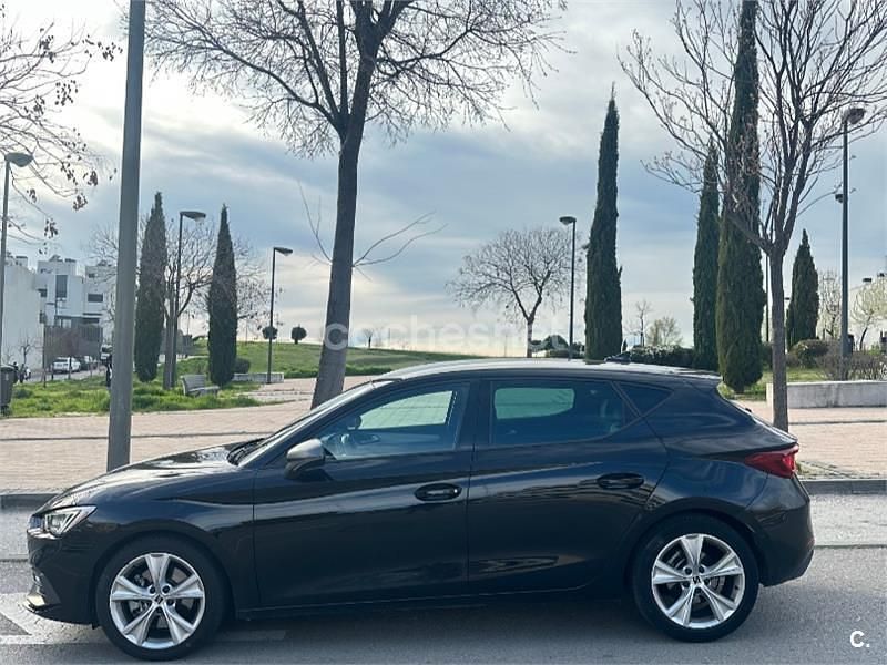 Usado Seat Leon FR 150 CV (110 kW) 2022 Negro Berlina