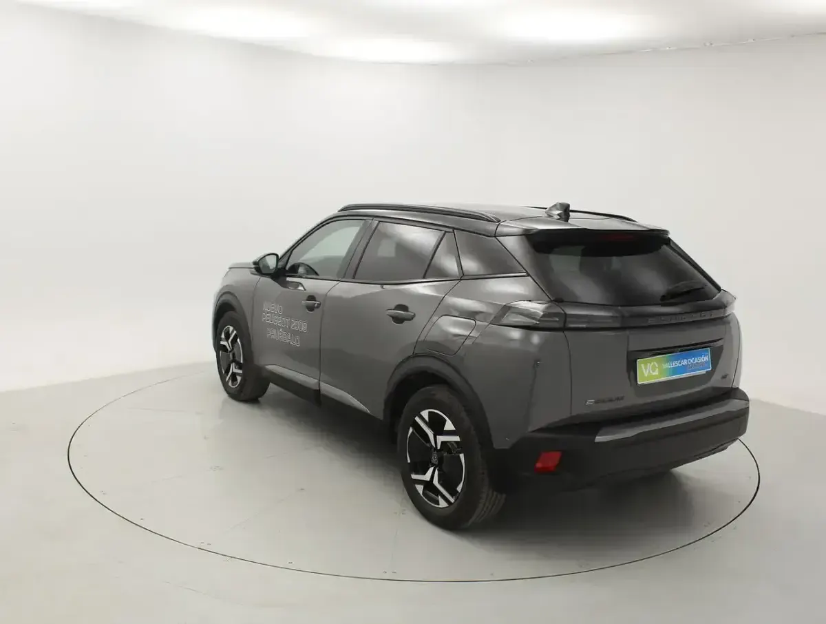 Usado Peugeot e-2008 Allure 114 kW (156 CV) 2023 Gris SUV
