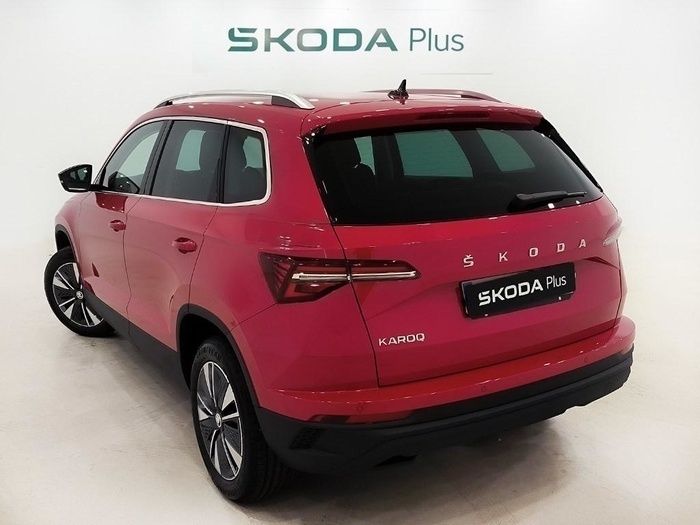 Rojo Usado 2024 Skoda Karoq Selection SUV | 25.750 € (Un poco caro) - Imagen 1/4