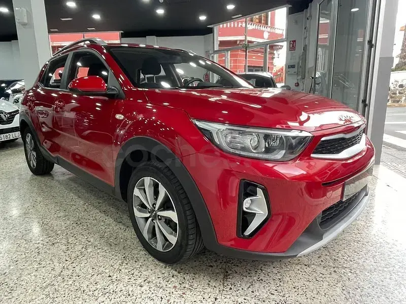 Usado Kia Stonic 100 CV (73 kW) 2022 Rojo SUV