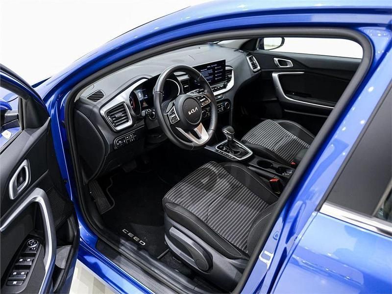 Usado Kia Ceed 101 CV (74 kW) 2025 Azul Utilitario